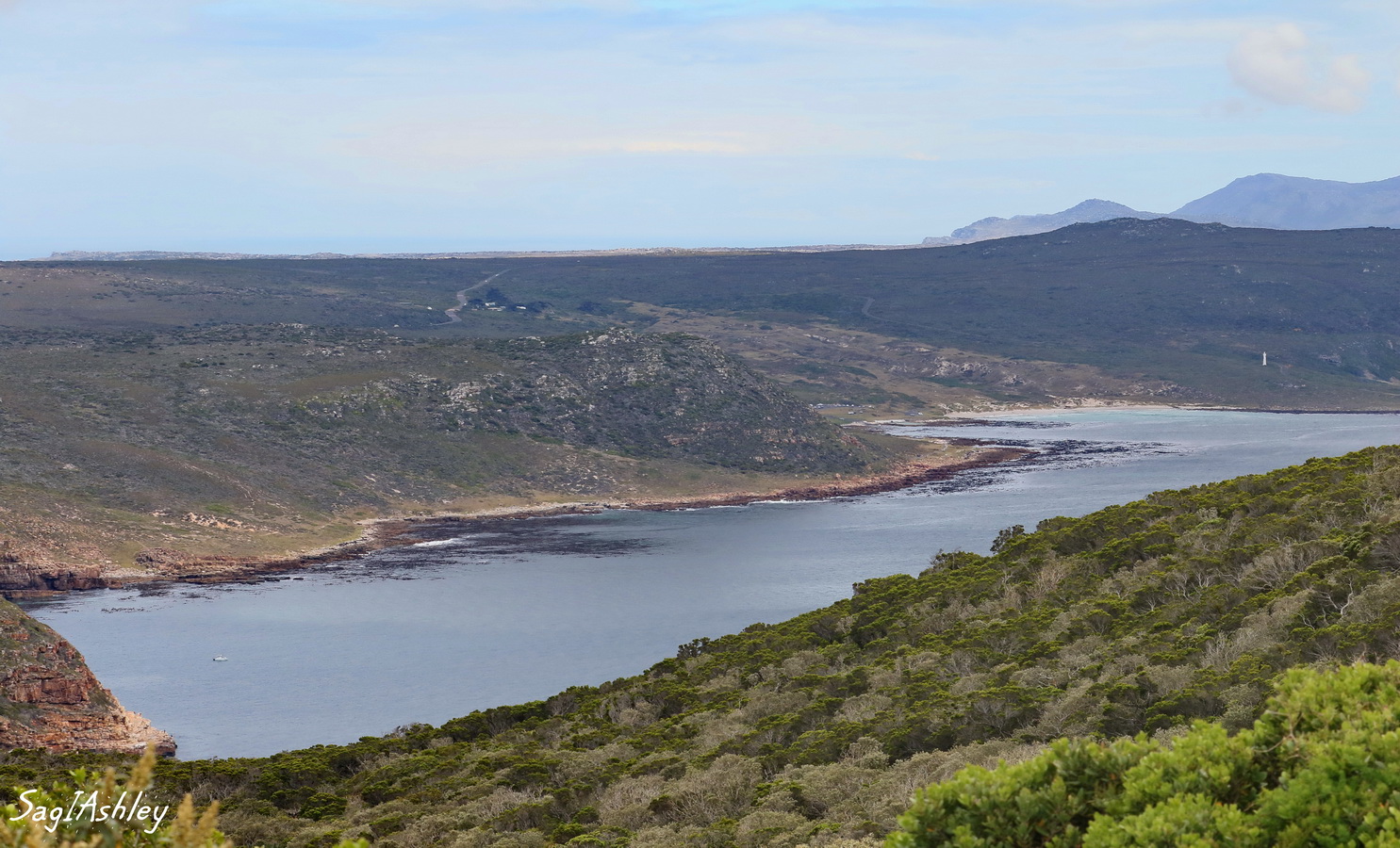 Vue des hauteurs du Cap B E