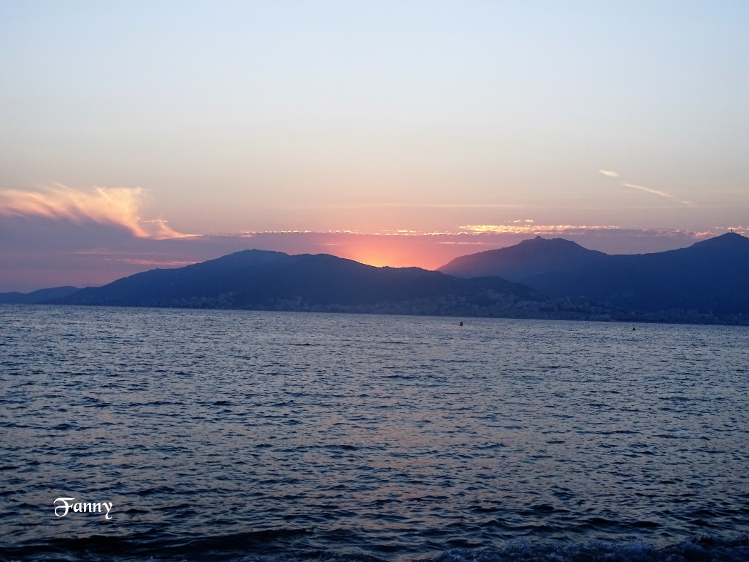 Coucher de soleil Signé  DSC06138.jpg