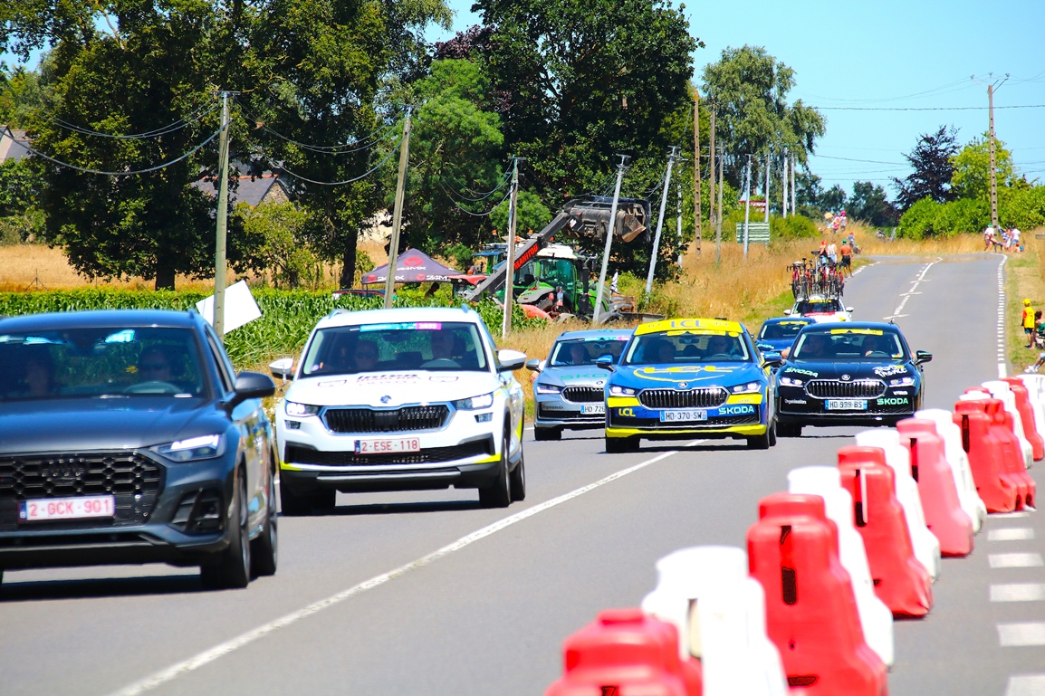Tour de france 2025 St-Malo Mur de Bretagne St-René les voitures annonciatrices.JPG